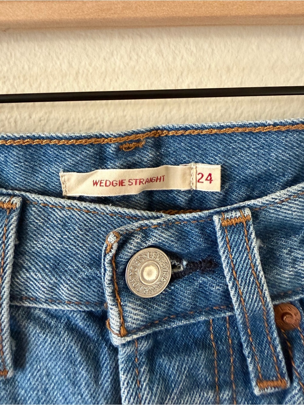 Levi’s Wedgie Straight Jeans - Picture 2 of 6